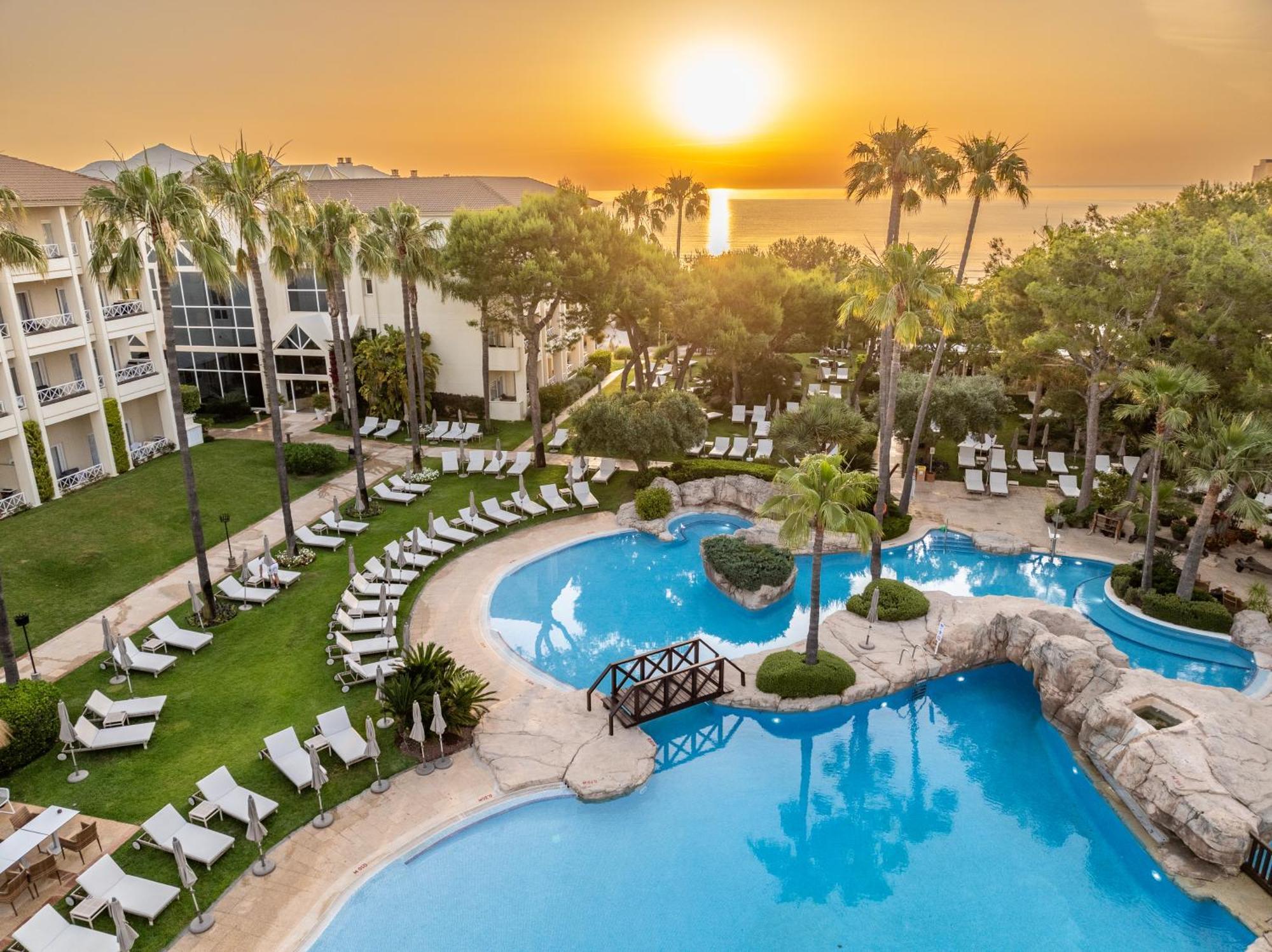 Grupotel Parc Natural&Spa Playa de Muro  Exterior foto Sunset at the hotel