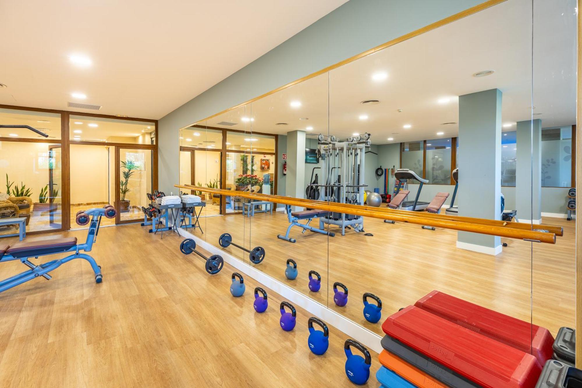 Grupotel Parc Natural&Spa Playa de Muro  Exterior foto The gym at the hotel