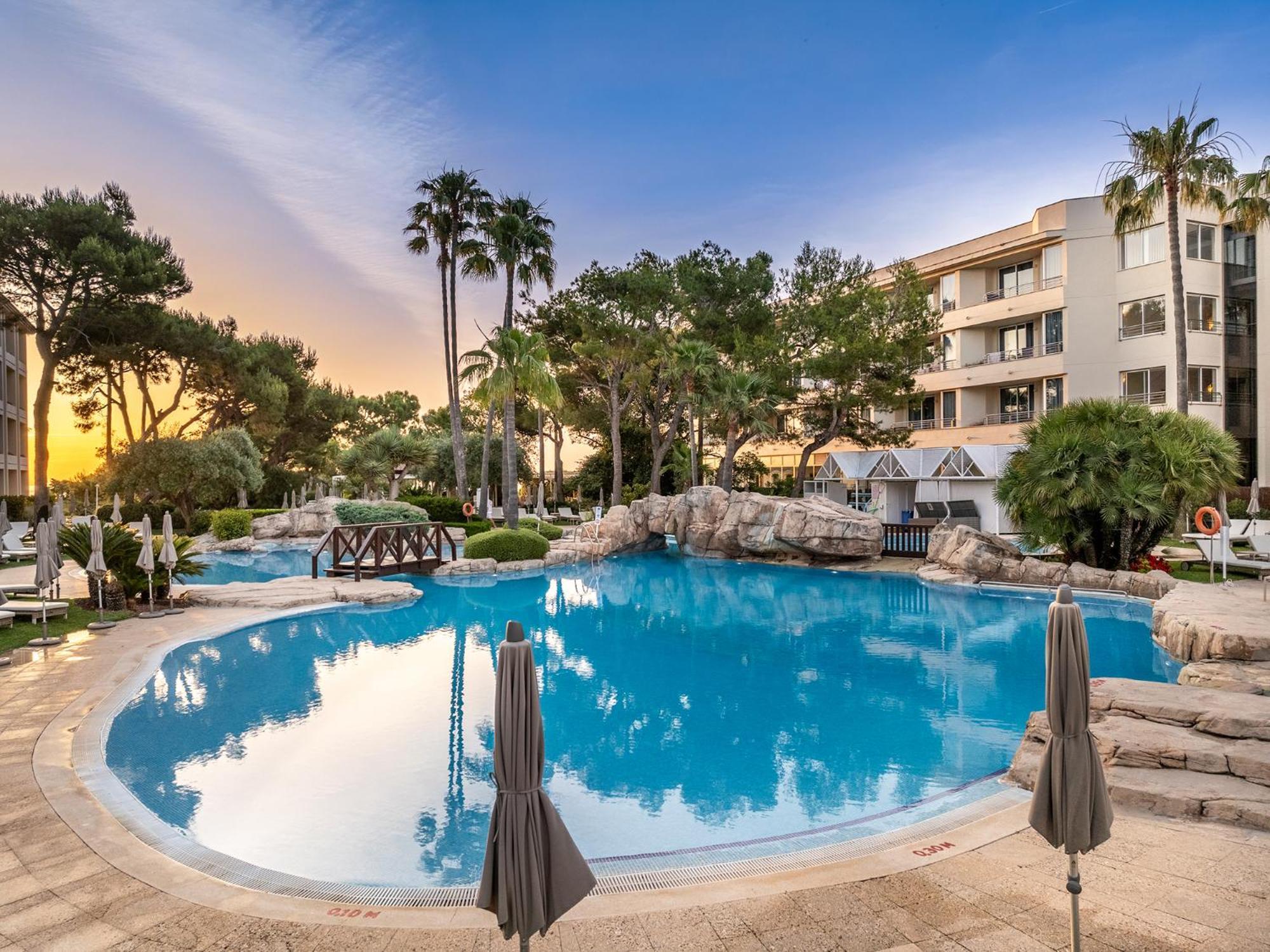 Grupotel Parc Natural&Spa Playa de Muro  Exterior foto The pool at the hotel